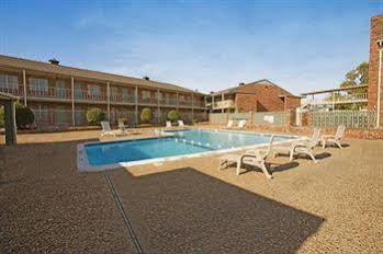 Americas Best Value Inn And Suites North ฟาร์เมอร์สแบรนช์ ภายนอก รูปภาพ