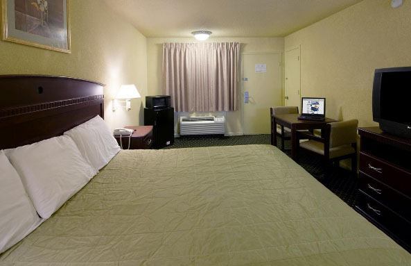Americas Best Value Inn And Suites North ฟาร์เมอร์สแบรนช์ ภายนอก รูปภาพ