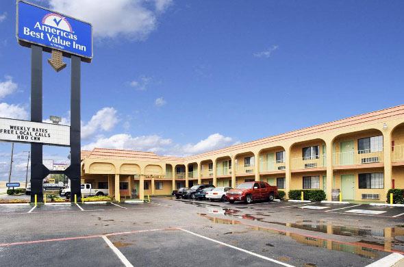 Americas Best Value Inn And Suites North ฟาร์เมอร์สแบรนช์ ภายนอก รูปภาพ