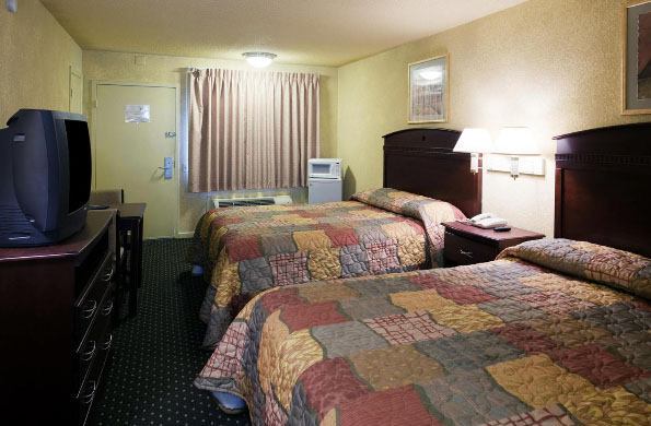 Americas Best Value Inn And Suites North ฟาร์เมอร์สแบรนช์ ภายนอก รูปภาพ