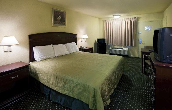 Americas Best Value Inn And Suites North ฟาร์เมอร์สแบรนช์ ภายนอก รูปภาพ